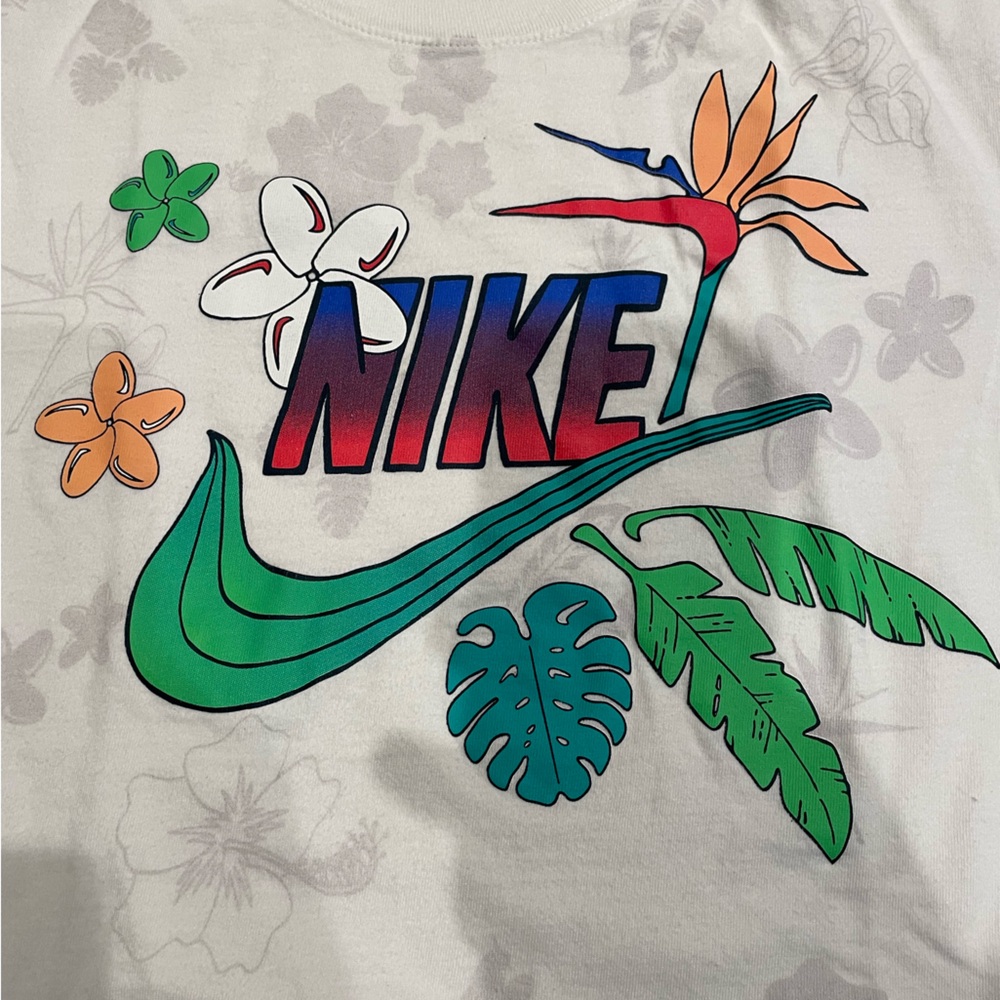 Nike | Men’s/Unisex | Swoosh | Plant Graphic | Tshirt | Size Small | DQ5248